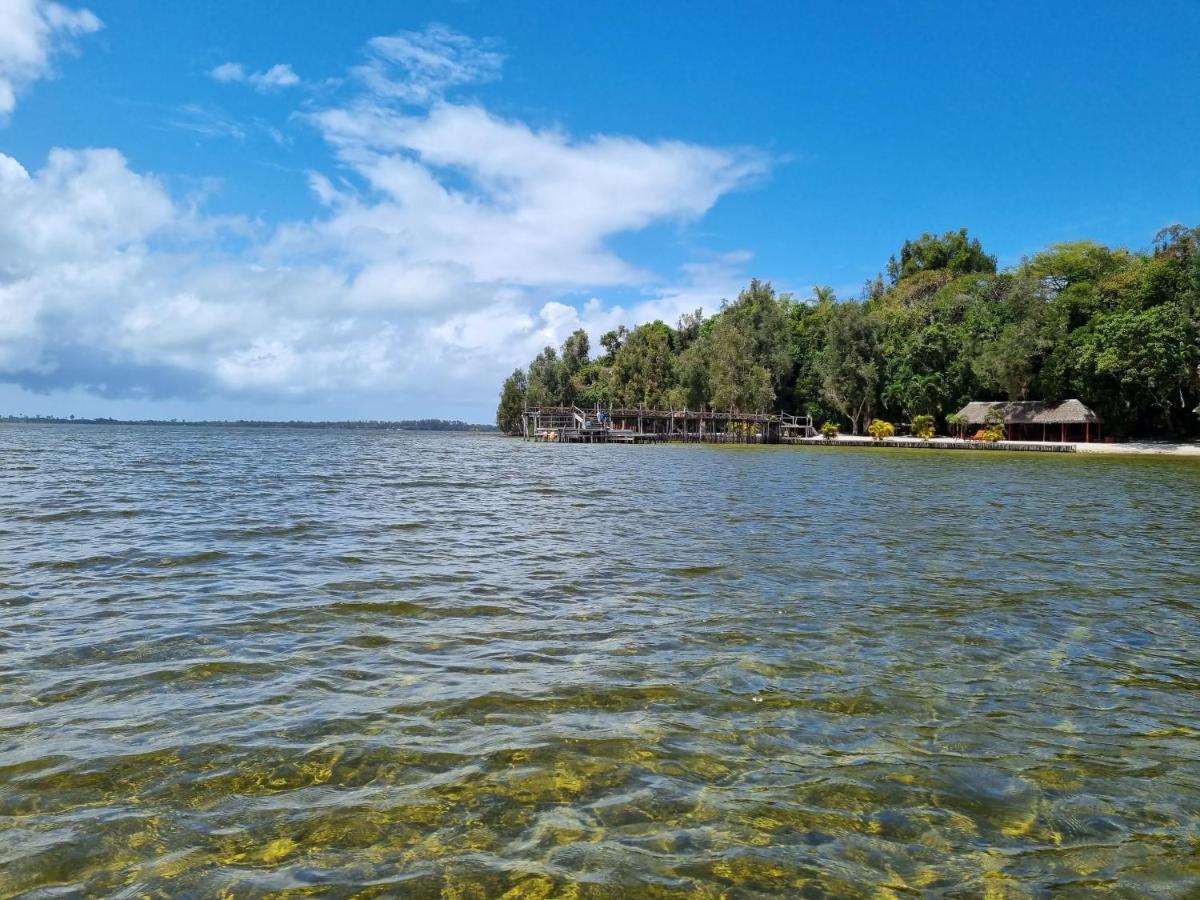 Les Acacias Bungalows Manambolo Esterno foto