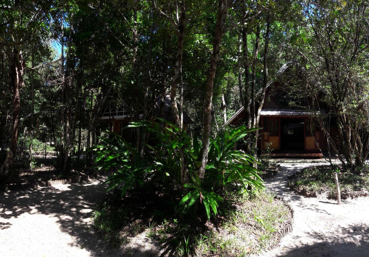 Les Acacias Bungalows Manambolo Esterno foto