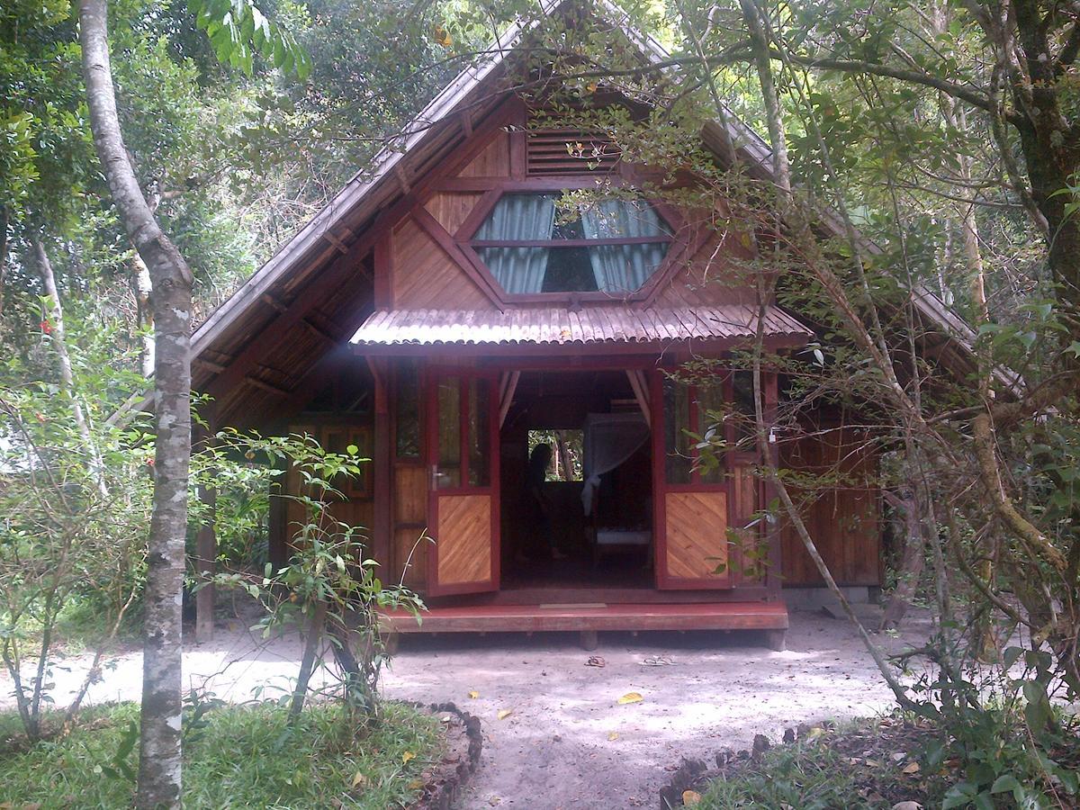 Les Acacias Bungalows Manambolo Esterno foto