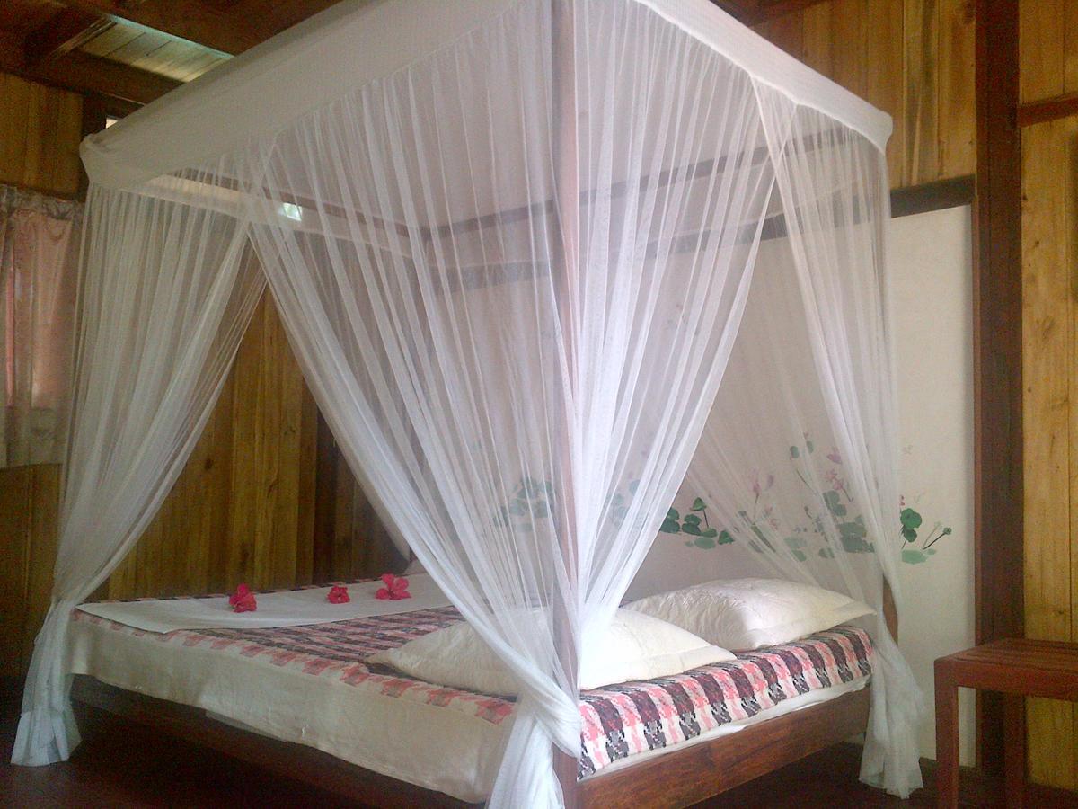 Les Acacias Bungalows Manambolo Esterno foto
