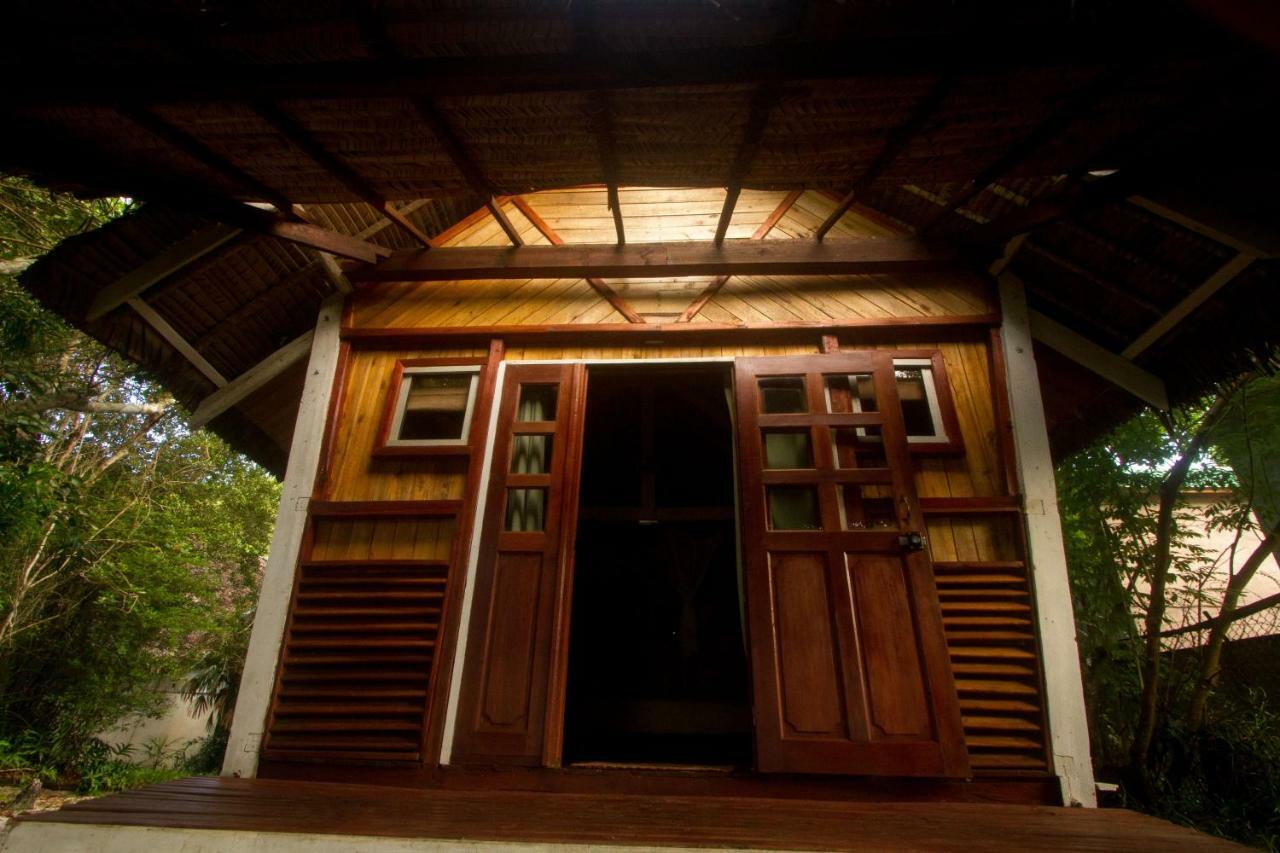 Les Acacias Bungalows Manambolo Esterno foto