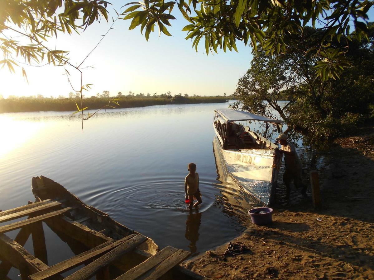 Les Acacias Bungalows Manambolo Esterno foto